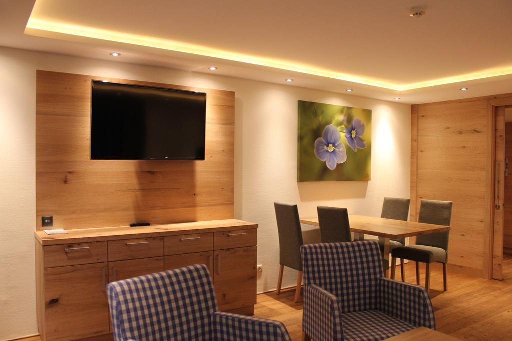 Hotel Garni Laerchenhof Lech am Arlberg Δωμάτιο φωτογραφία