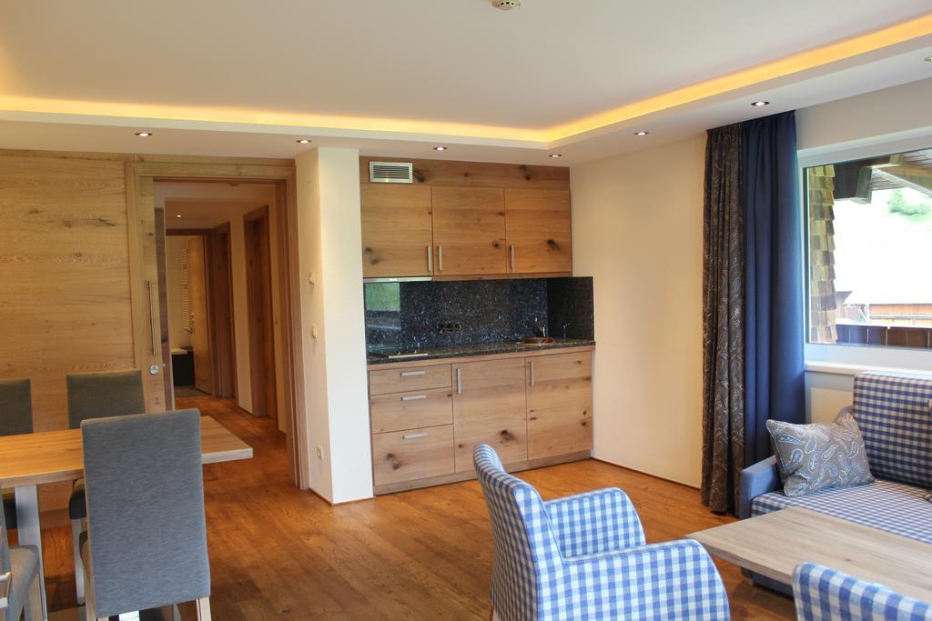 Hotel Garni Laerchenhof Lech am Arlberg Δωμάτιο φωτογραφία