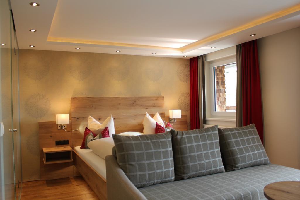 Hotel Garni Laerchenhof Lech am Arlberg Δωμάτιο φωτογραφία