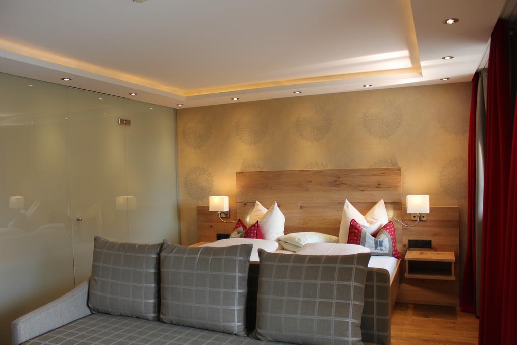 Hotel Garni Laerchenhof Lech am Arlberg Δωμάτιο φωτογραφία