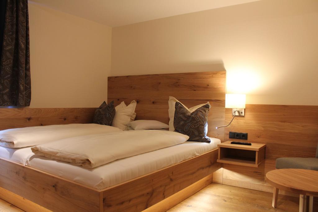 Hotel Garni Laerchenhof Lech am Arlberg Δωμάτιο φωτογραφία