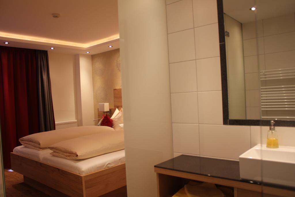 Hotel Garni Laerchenhof Lech am Arlberg Δωμάτιο φωτογραφία